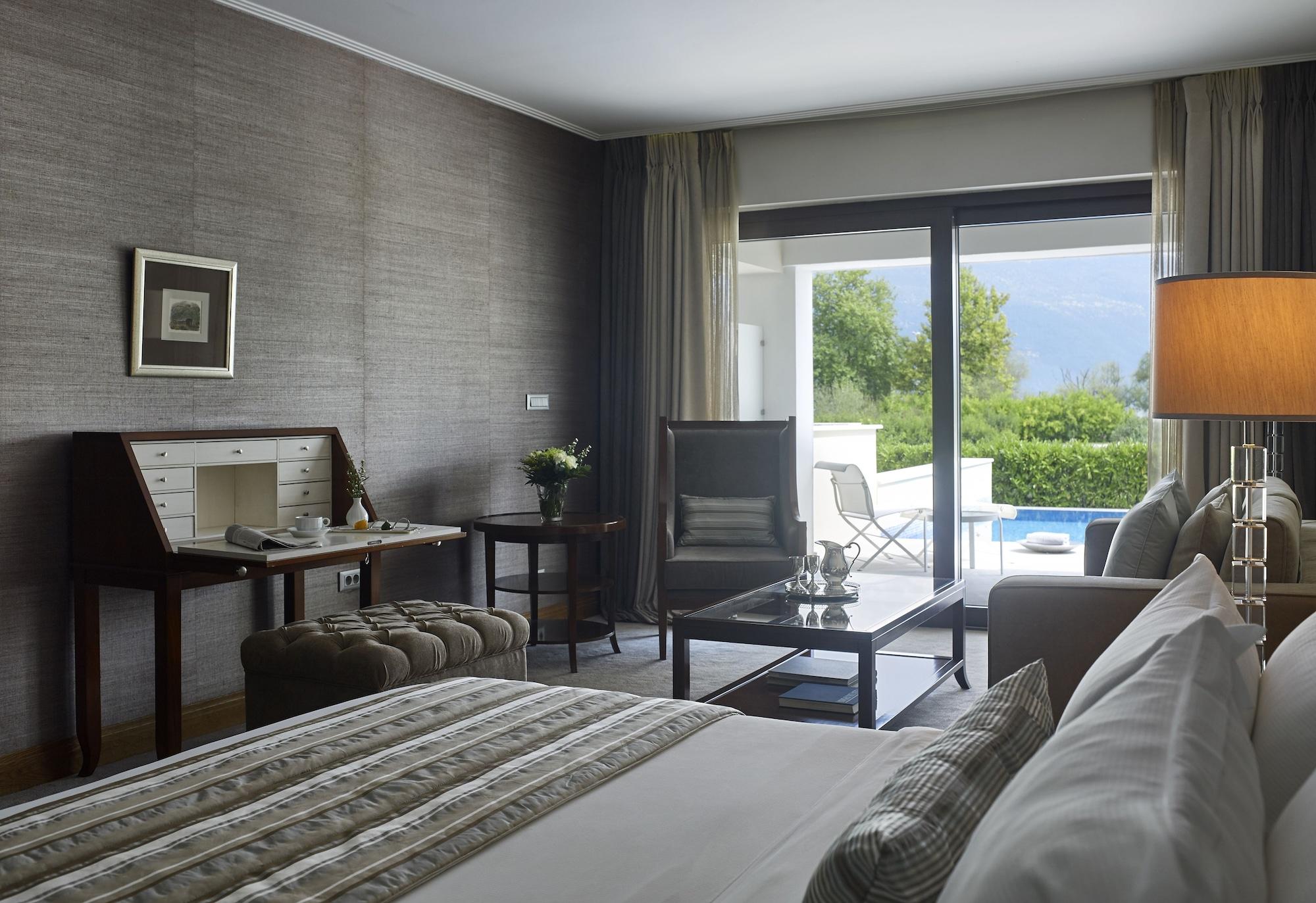 Hotel Du Lac Congress Center & Spa Ioannina Exterior photo Deluxe Room with Private Pool