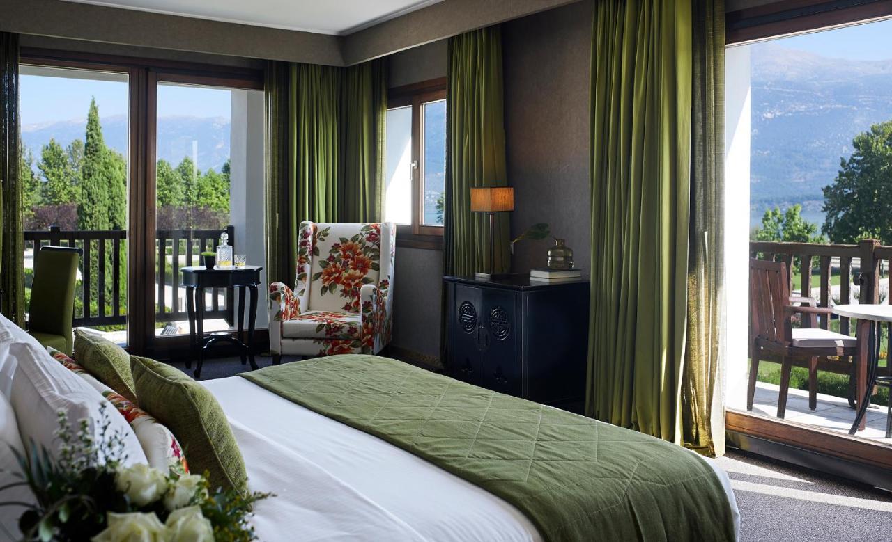 Hotel Du Lac Congress Center & Spa Ioannina Exterior photo A bedroom at the hotel