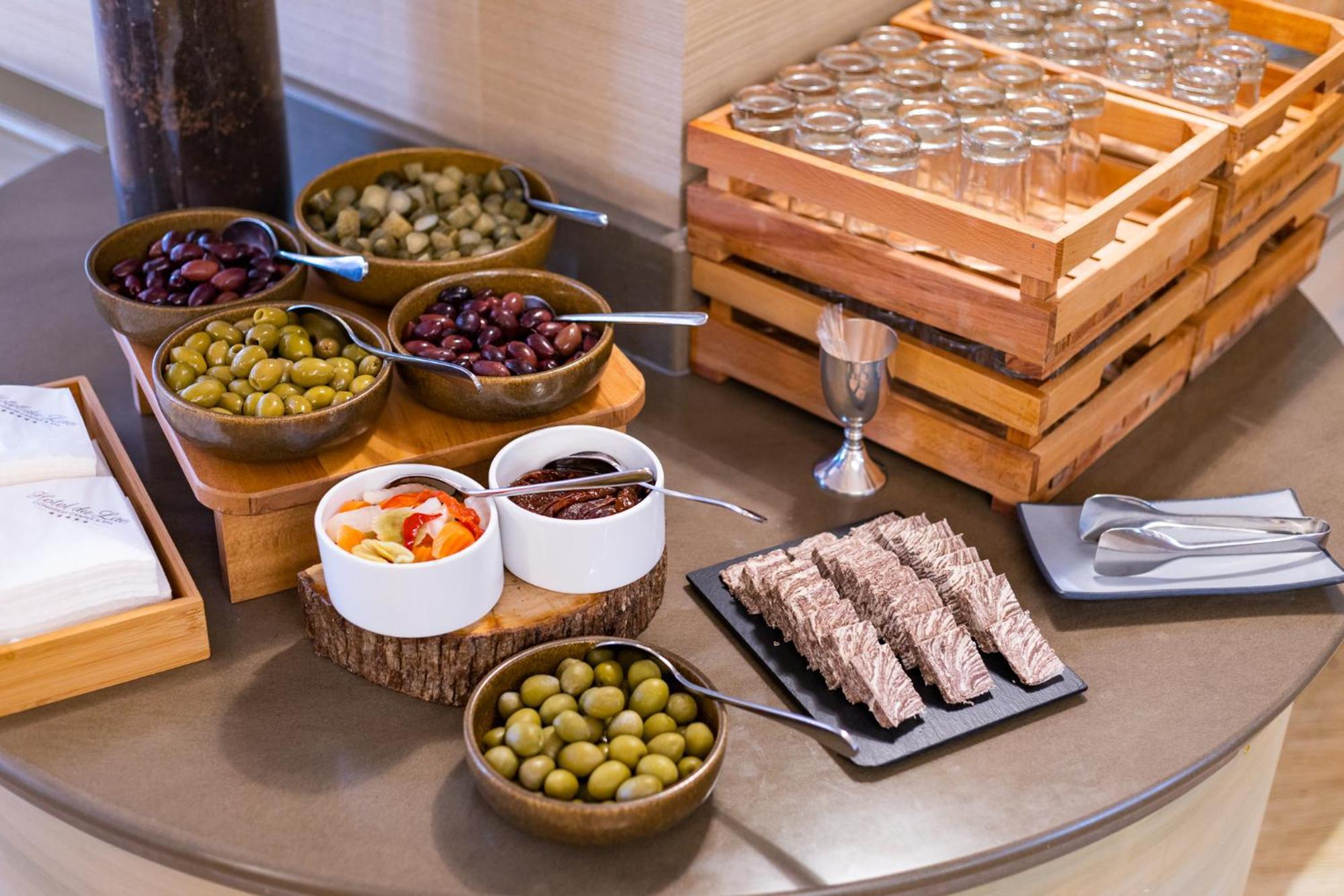 Hotel Du Lac Congress Center & Spa Ioannina Exterior photo A selection of olives and olive oil