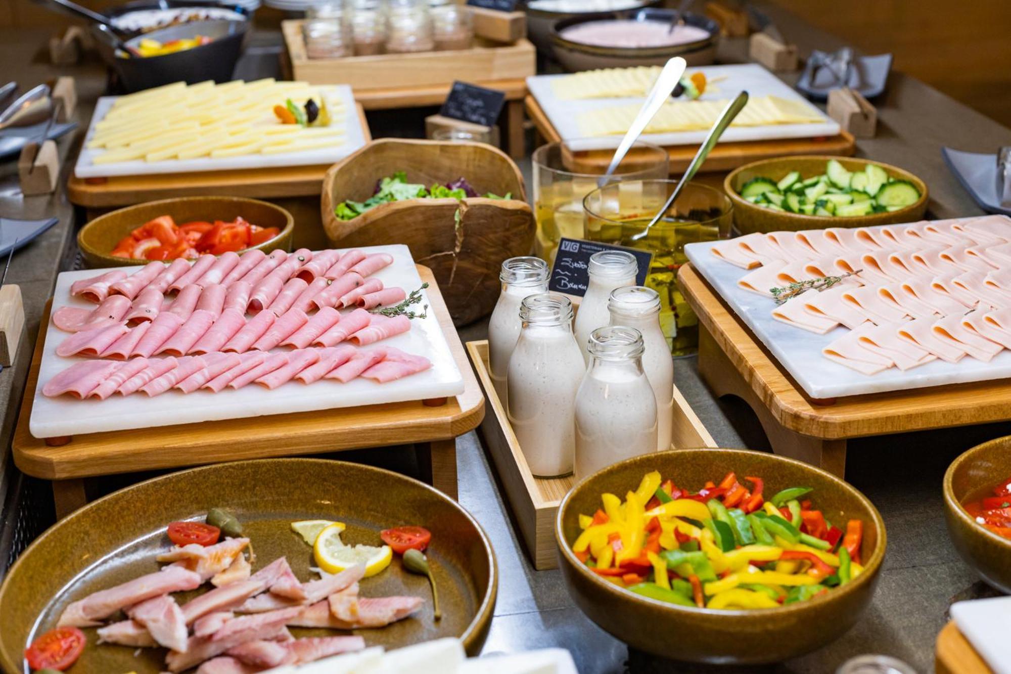 Hotel Du Lac Congress Center & Spa Ioannina Exterior photo A buffet at a hotel